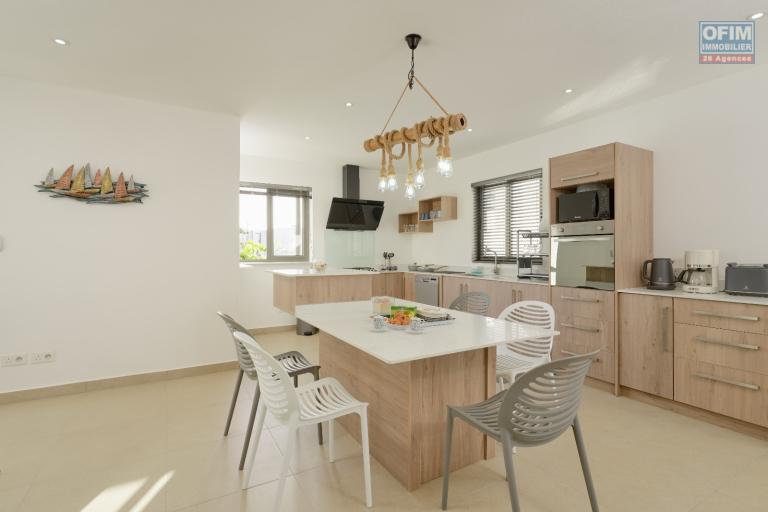 À VENDRE – Élégante villa contemporaine à Grand Baie, île Maurice. Marche local uniquement