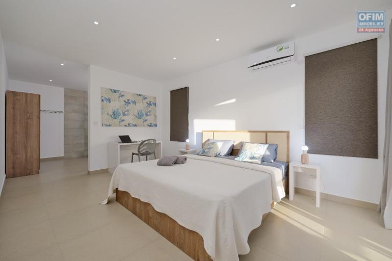 À VENDRE – Élégante villa contemporaine à Grand Baie, île Maurice. Marche local uniquement