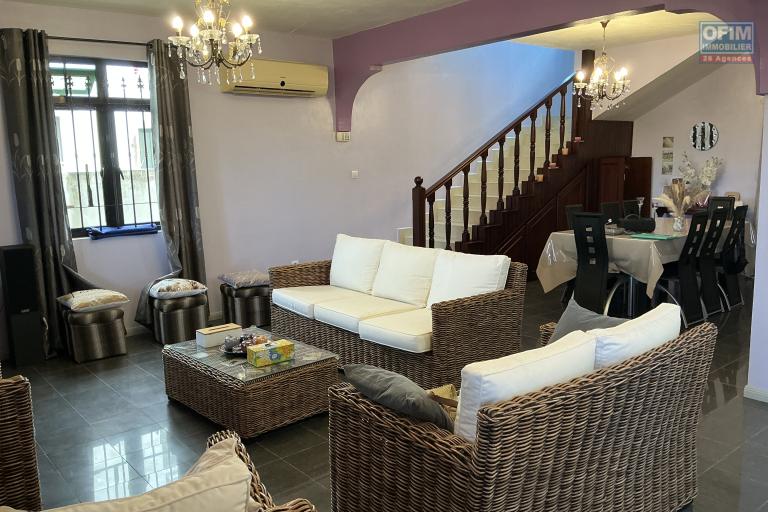 Large family villa for sale in Pereybere – Mountain views & finished rooftop terrace