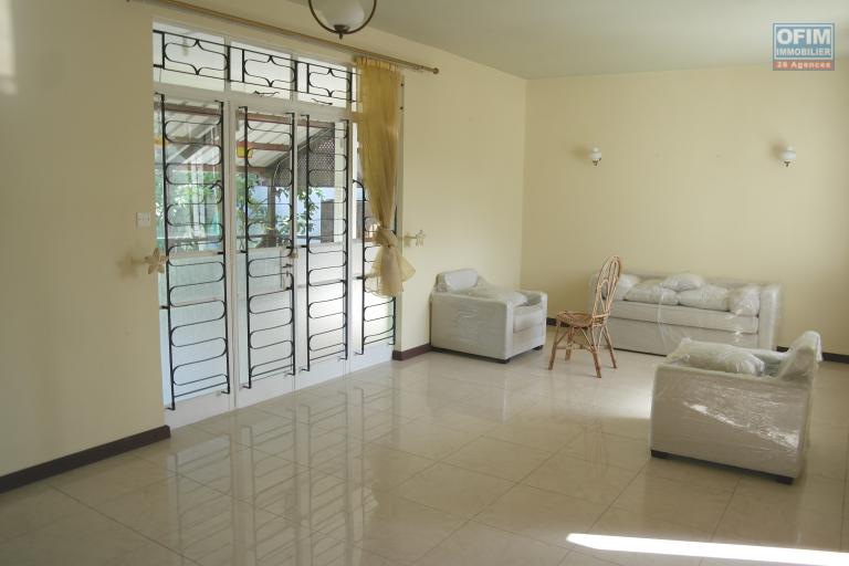 Vacoas &Icirc;le Maurice&ndash; Maison 6 chambres &agrave; vendre dans un quartier paisible proches des commerces.