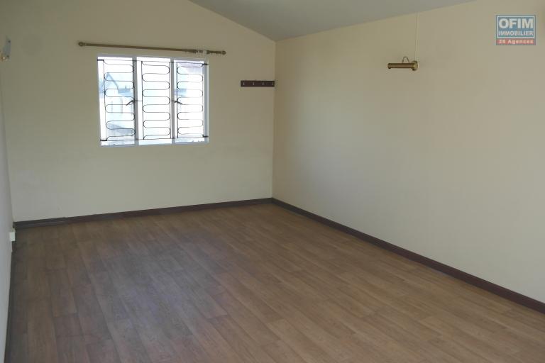 Vacoas &Icirc;le Maurice&ndash; Maison 6 chambres &agrave; vendre dans un quartier paisible proches des commerces.