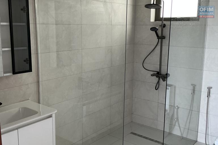 Villa Contemporaine 2026 de 270 m² sur 9.5 Perches | Rooftop Vue Montagne & Piscine Privée | Proche Balaclava & 7 km École du Nord
