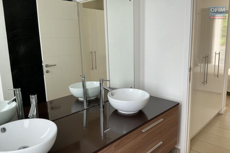 MARCH&Eacute; LOCAL .  AZURI SMART CITY  ROCHES NOIRES - DUPLEX 3 CHAMBRES AVEC ROOFTOP VUE MER