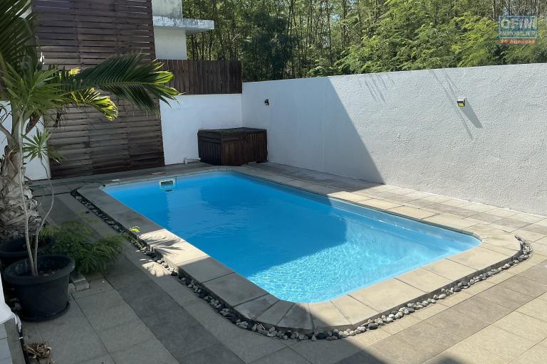 A vendre à MONT CHOISY 300m DE LA PLAGE. VILLA 4 CHAMBRES + ROOFTOP RÉSERVÉ MARCHÉ LOCAL - OCCASION INVESTISSEUR RARE