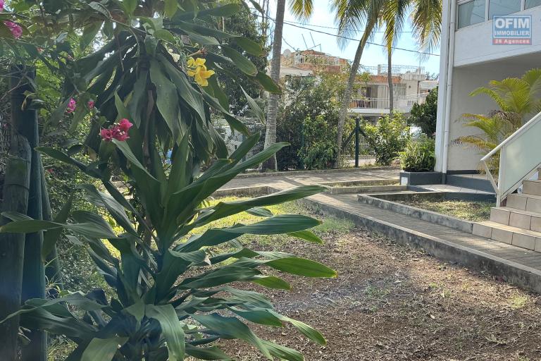 A LOUER à Trou aux Biches, appartement 1 chambre en rez de jardin