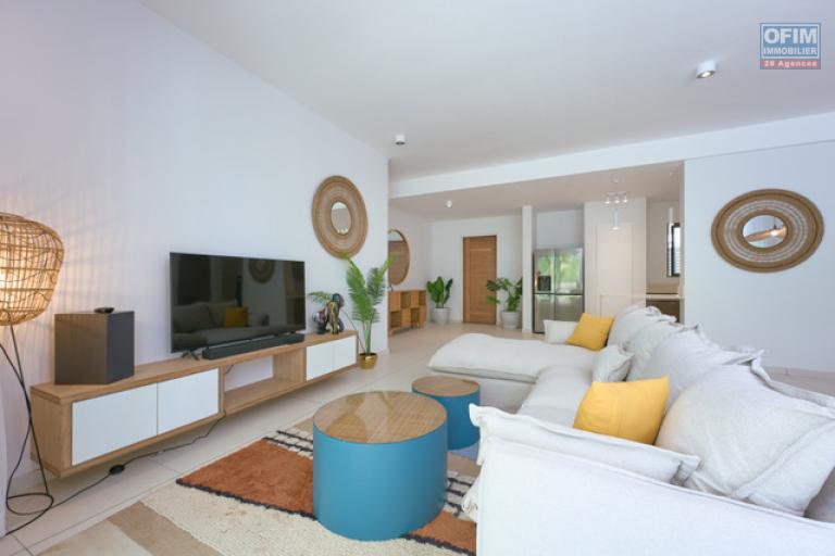 Accessible aux étrangers Appartement GRAND BAIE - PEREYBERE - POINTE AUX CANONNIERS – photo 1 sur 15 – Pièce de vie lumineuse
