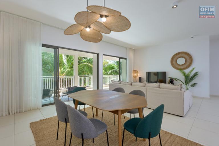 Accessible aux étrangers Appartement GRAND BAIE - PEREYBERE - POINTE AUX CANONNIERS – photo 2 sur 15 – Salle à manger lumineuse