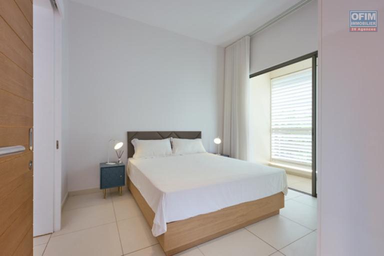 Accessible aux étrangers Appartement GRAND BAIE - PEREYBERE - POINTE AUX CANONNIERS – photo 7 sur 15 – Chambre lumineuse