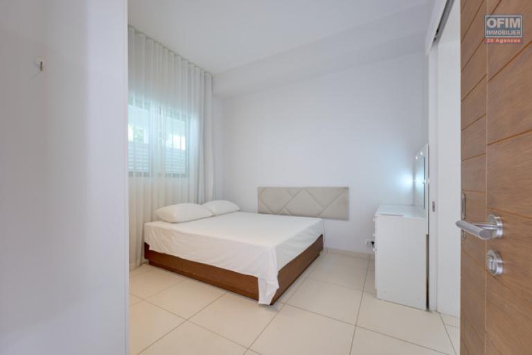 Accessible aux étrangers Appartement GRAND BAIE - PEREYBERE - POINTE AUX CANONNIERS – photo 8 sur 15 – Chambre lumineuse