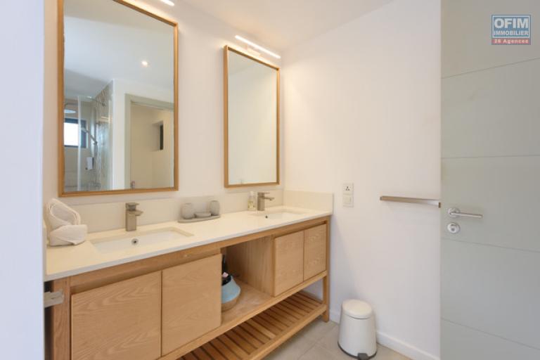 Accessible aux étrangers Appartement GRAND BAIE - PEREYBERE - POINTE AUX CANONNIERS – photo 10 sur 14 – Salle de bains
