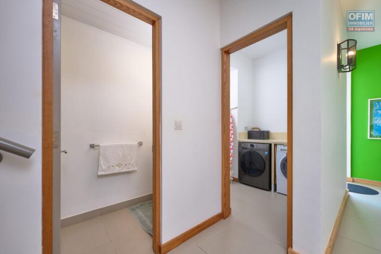Accessible aux étrangers Appartement GRAND BAIE - PEREYBERE - POINTE AUX CANONNIERS – photo 7 sur 18 – Dégagement