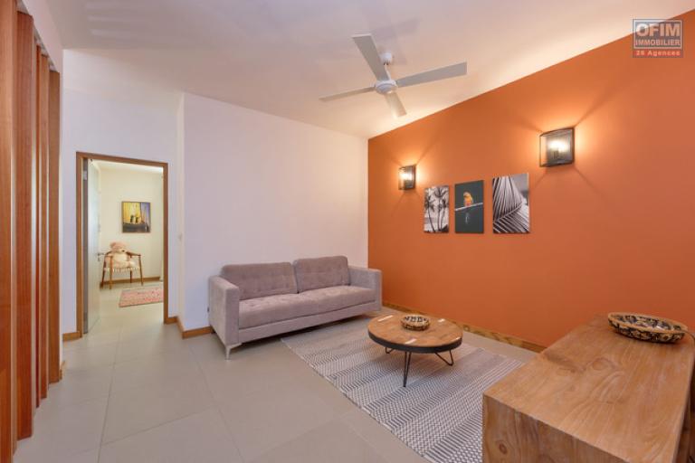 Accessible aux étrangers Appartement GRAND BAIE - PEREYBERE - POINTE AUX CANONNIERS – photo 8 sur 18 – Pièce de vie