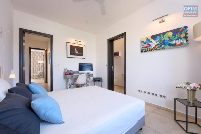 Accessible aux étrangers Appartement POINTE AUX PIMENTS - BALACLAVA - BAIE DU TOMBEAU – photo 8 sur 14 – Chambre lumineuse