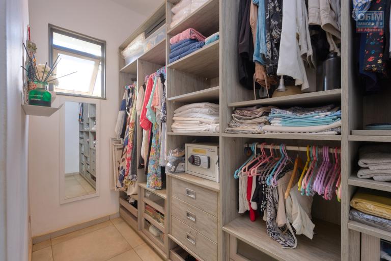 Accessible aux étrangers Appartement POINTE AUX PIMENTS - BALACLAVA - BAIE DU TOMBEAU – photo 10 sur 14 – Dressing