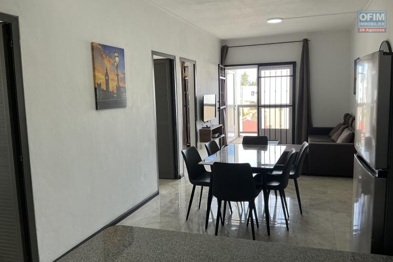 Location Appartement GRAND BAIE - PEREYBERE - POINTE AUX CANONNIERS – photo 4 sur 7 – Pièce de vie lumineuse