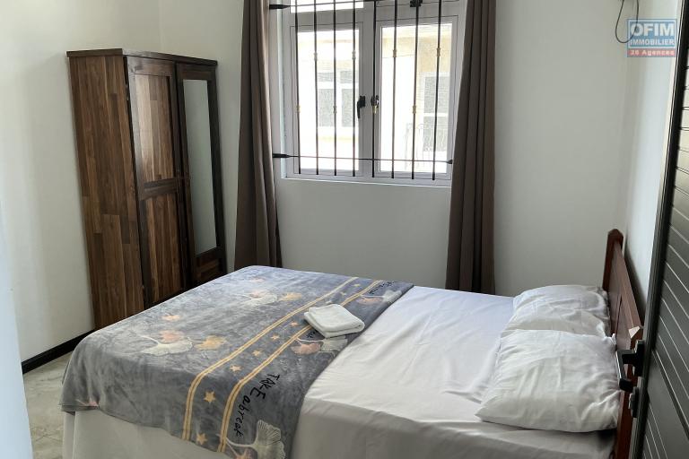 Location Appartement GRAND BAIE - PEREYBERE - POINTE AUX CANONNIERS – photo 6 sur 7 – Chambre lumineuse