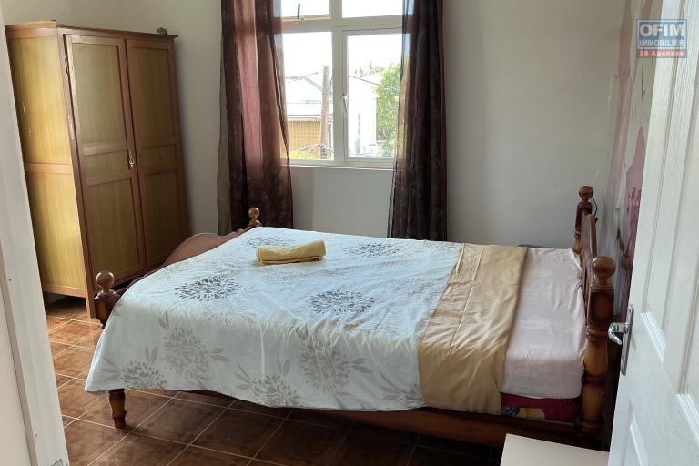 Location Appartement GRAND BAIE - PEREYBERE - POINTE AUX CANONNIERS – photo 3 sur 6 – Chambre lumineuse