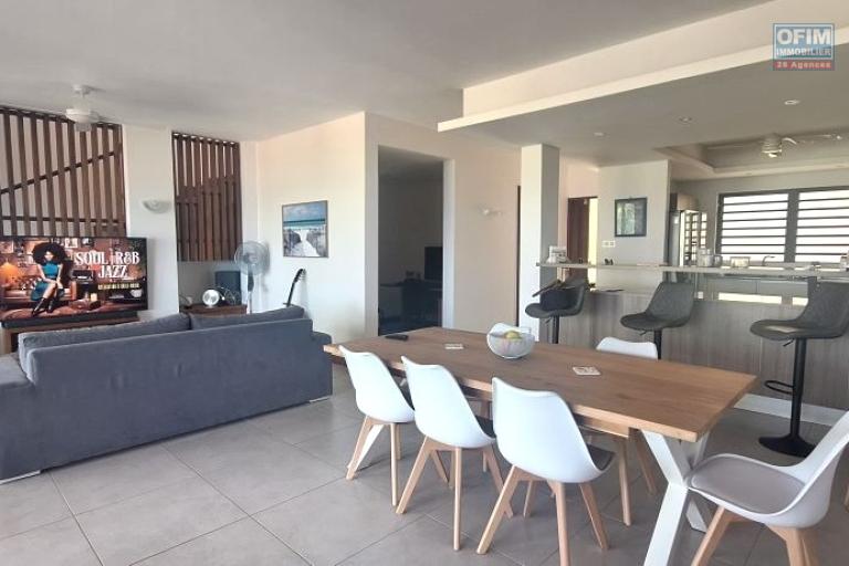 Accessible aux étrangers Appartement TAMARIN - RIVIERE NOIRE - MORNE – photo 9 sur 17 – Pièce de vie
