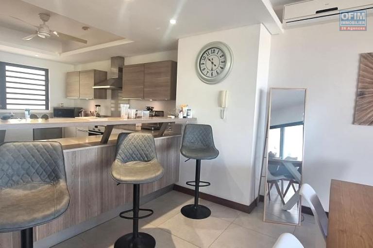 Accessible aux étrangers Appartement TAMARIN - RIVIERE NOIRE - MORNE – photo 10 sur 17 – Cuisine ouverte équipée