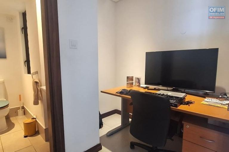 Accessible aux étrangers Appartement TAMARIN - RIVIERE NOIRE - MORNE – photo 12 sur 17 – Bureau