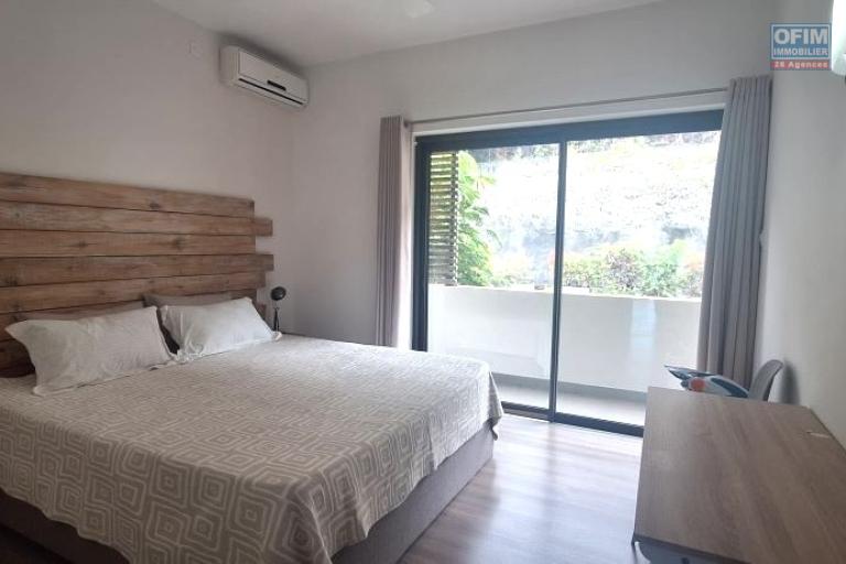 Accessible aux étrangers Appartement TAMARIN - RIVIERE NOIRE - MORNE – photo 15 sur 17 – Chambre lumineuse