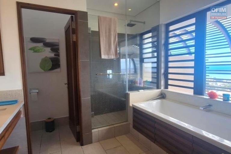 Accessible aux étrangers Appartement TAMARIN - RIVIERE NOIRE - MORNE – photo 17 sur 17 – Salle de bains