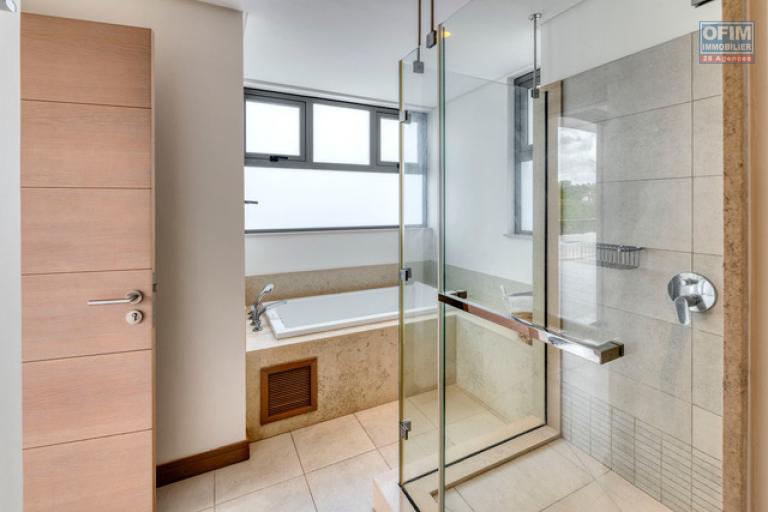 Accessible aux étrangers Appartement MONT CHOISY - TROU AUX BICHES – photo 12 sur 13 – Salle de bains