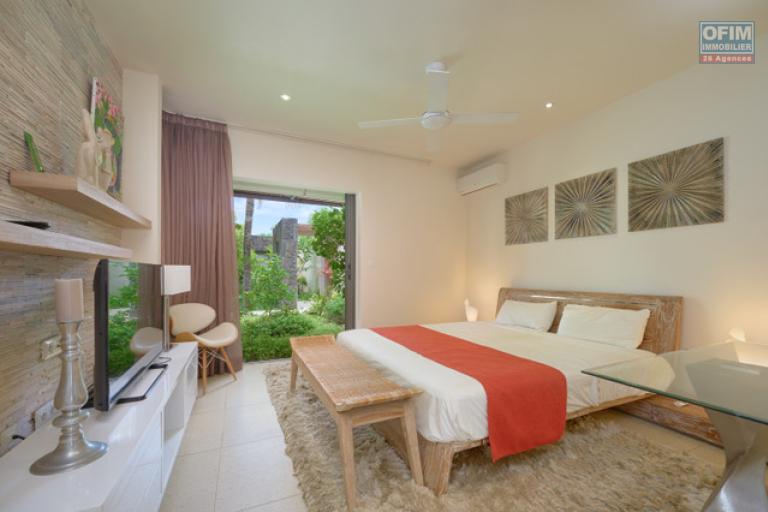 Accessible aux étrangers Maison / Villa GRAND BAIE - PEREYBERE - POINTE AUX CANONNIERS – photo 9 sur 15 – Chambre spacieuse