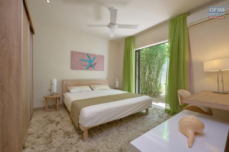 Accessible aux étrangers Maison / Villa GRAND BAIE - PEREYBERE - POINTE AUX CANONNIERS – photo 10 sur 15 – Chambre lumineuse