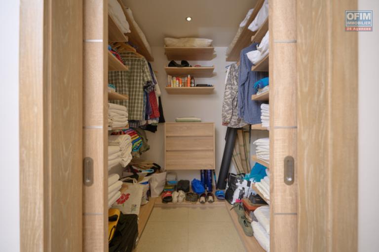 Accessible aux étrangers Maison / Villa GRAND BAIE - PEREYBERE - POINTE AUX CANONNIERS – photo 11 sur 15 – Dressing