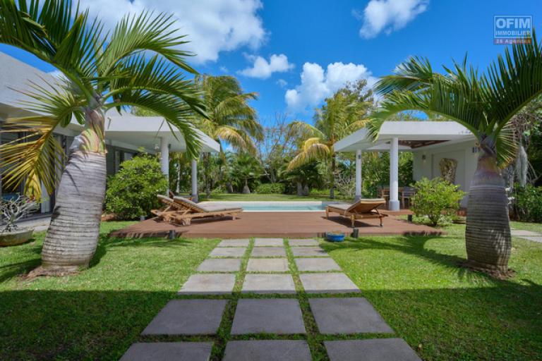 Accessible aux étrangers Maison / Villa POINTE AUX PIMENTS - BALACLAVA - BAIE DU TOMBEAU – photo 1 sur 16 – Piscine