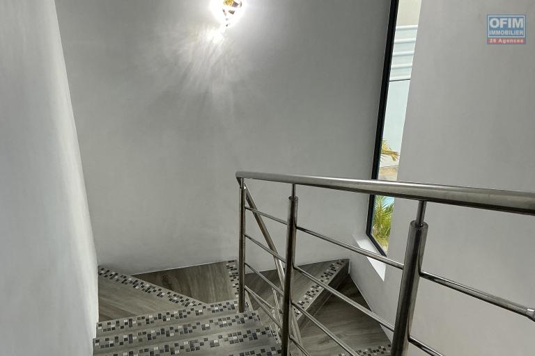 Location Maison / Villa GRAND GAUBE - CALODYNE – photo 11 sur 15 – Escalier