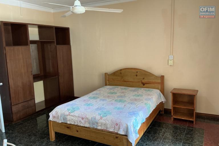 Location Appartement GRAND BAIE - PEREYBERE - POINTE AUX CANONNIERS – photo 2 sur 8 – Chambre