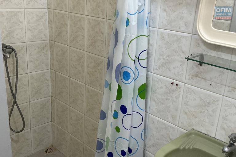 Location Appartement GRAND BAIE - PEREYBERE - POINTE AUX CANONNIERS – photo 5 sur 8 – Salle d'eau