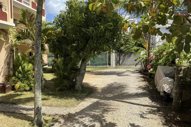 Location Appartement GRAND BAIE - PEREYBERE - POINTE AUX CANONNIERS – photo 8 sur 8 – Cour