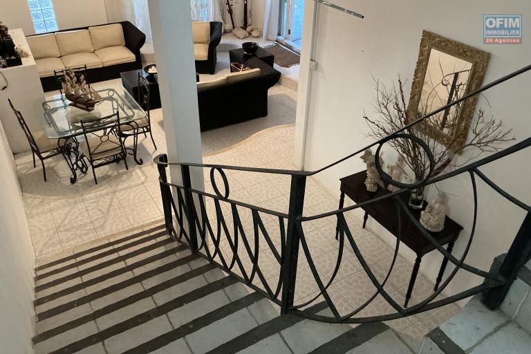 Vente Maison / Villa MONT CHOISY - TROU AUX BICHES – photo 13 sur 16 – Escalier
