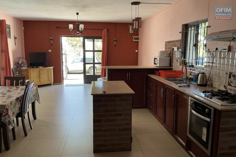 Location Maison / Villa GRAND GAUBE - CALODYNE – photo 2 sur 10 – Cuisine ouverte équipée