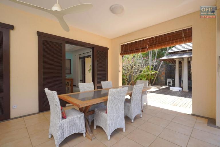 Accessible aux étrangers Maison / Villa TAMARIN - RIVIERE NOIRE - MORNE – photo 5 sur 15 – Salle à manger lumineuse