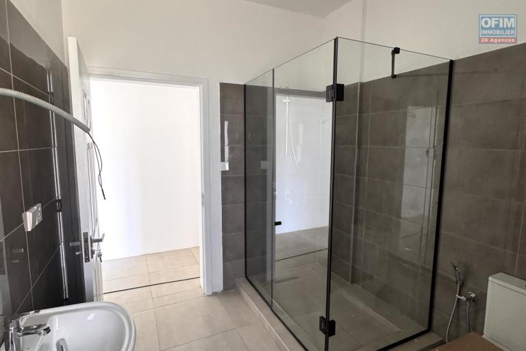 Vente Appartement BEAU BASSIN - ROSE HILL - QUATRE BORNES – photo 6 sur 6 – Salle d'eau