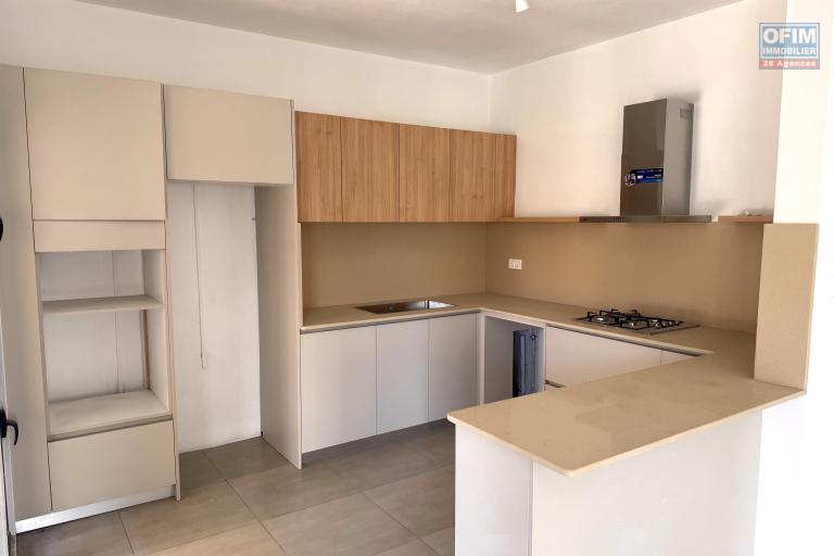 Vente Appartement BEAU BASSIN - ROSE HILL - QUATRE BORNES – photo 3 sur 6 – Cuisine équipée