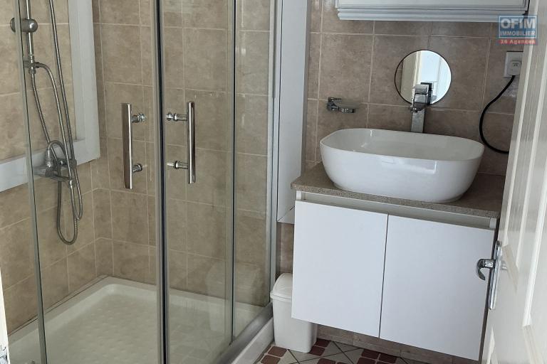 Location Maison / Villa GRAND BAIE - PEREYBERE - POINTE AUX CANONNIERS – photo 13 sur 16 – Salle d'eau