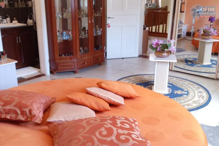Vente Maison / Villa GRAND BAIE - PEREYBERE - POINTE AUX CANONNIERS – photo 8 sur 17 – Séjour