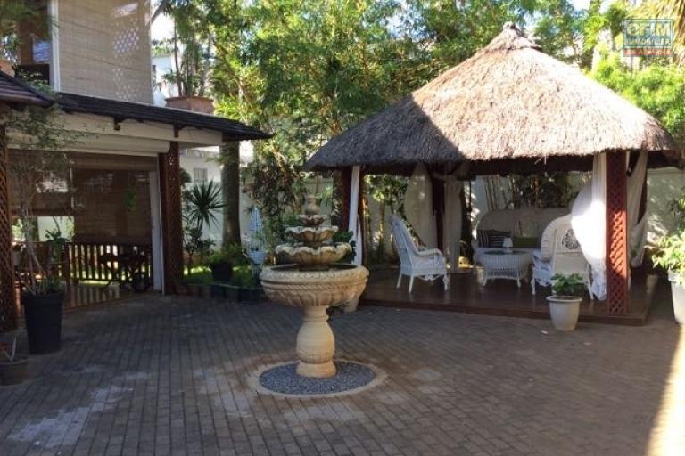 Magnifique villa F5 à vendre avec piscine à Trou Aux Biches