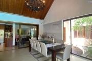 A vendre une magnifique villa à Pereybère dans une residence de Luxe sécurisée proche de la plage et de toutes commodités.