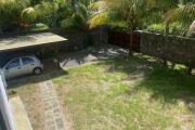 A vendre une villa accessible AUX ETRANGERS ET AUX MAURICIENS idéalement situé à Bain Bœuf à 200 mètres de la plage. La villa vous offre un permis de résidence permanent.