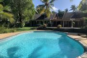 Albion à vendre agréable villa 3 chambres avec piscine, jacuzzi, mezzanines, un studio indépendant et garage située au bord de l’océan avec piscine.