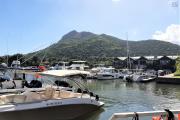 Rivière-Noire à vendre confortable villa RES de 5 chambres à coucher, pied dans l’eau, située dans l’unique marina résidentielle de l’ile.