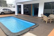 Flic en Flac à vendre récente et agréable villa 3 chambres climatisées avec piscine située dans un quartier calme.