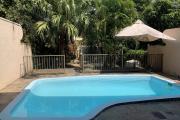  Tamarin à vendre ravissante villa duplex 4 chambres avec piscine située proche des commerces et plage.