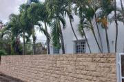 A vendre villa de 269 m2 avec 3 chambres à coucher, piscine privative et un grand jardin arboré à Balaclava.